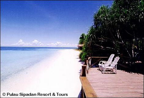 lankayan-beachfront.jpg (26041 byte)