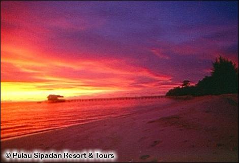 lankayan-sunset.jpg (20055 byte)